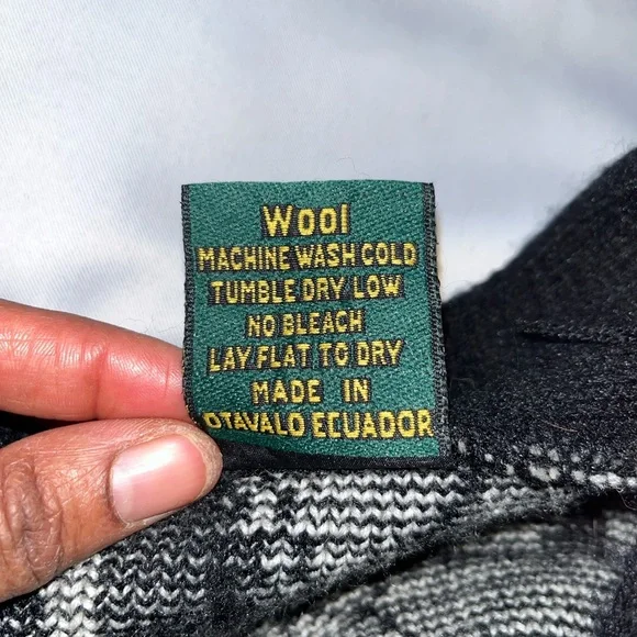 Vintage Ruminahui Wool Ecuadorian Button Down Cardigan Sweater Pockets Size XL